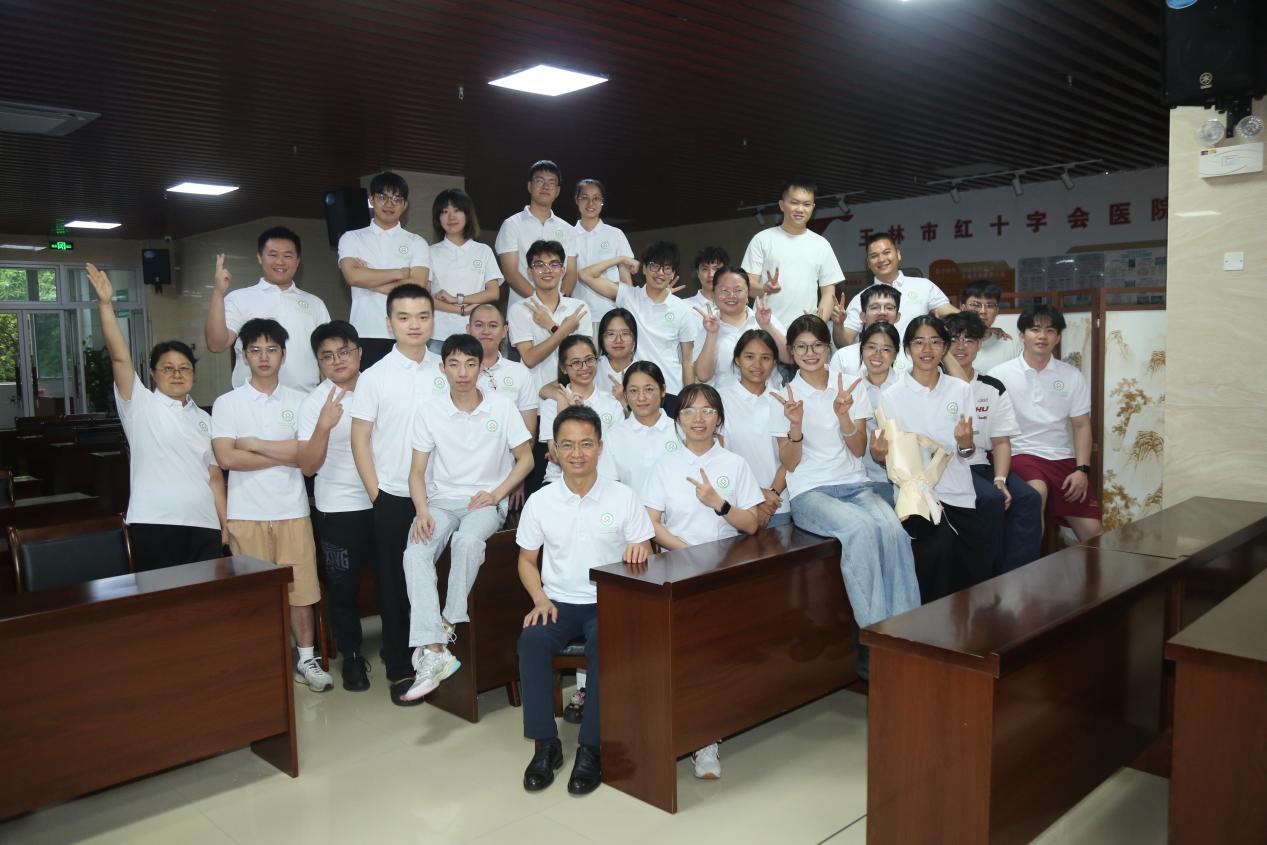 【教学工作】医路相伴育桃李 匠心育人启新程——右江民族医学院附属玉林医院（玉林市红十字会医院）首届临床本科全程教学班圆满结业