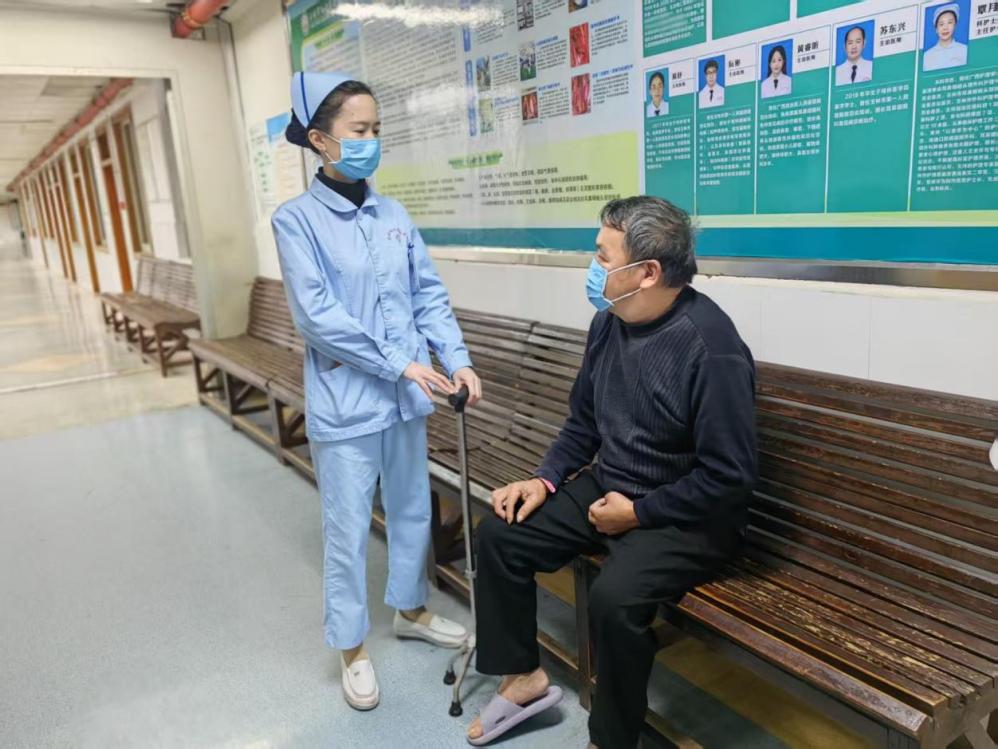 护理人文关怀系列四：以心为灯 以爱为桥  暖心护理让医疗更有温度