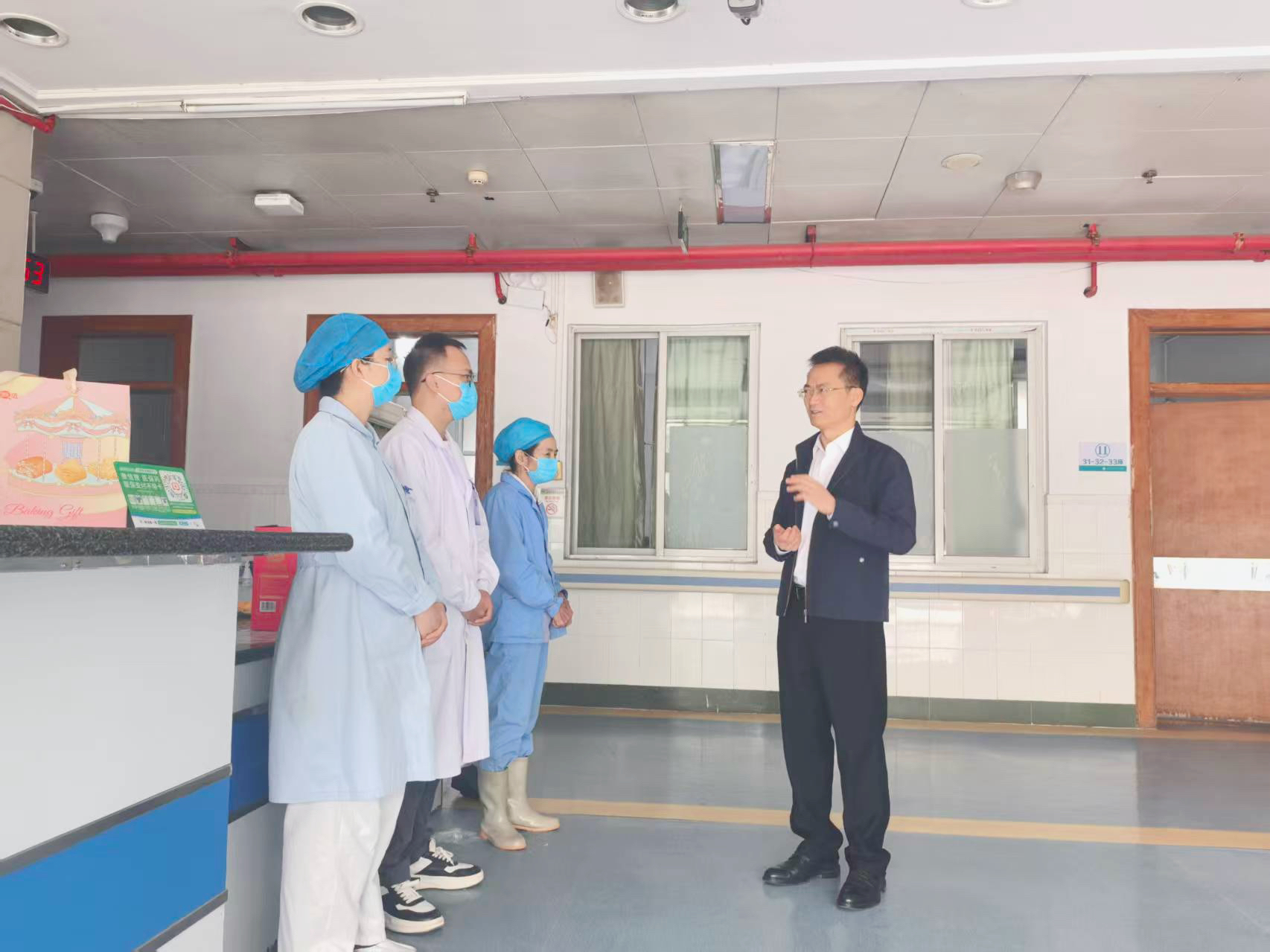 玉林市红十字会医院院领导大年初一走访慰问一线值守人员