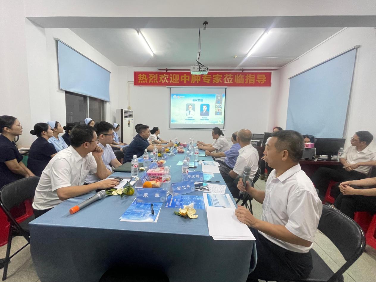 【学术动态】查房交流并举 共促泌尿肿瘤诊疗新发展——中山大学肿瘤防治中心专家莅临玉林市红十字会医院开展查房交流会