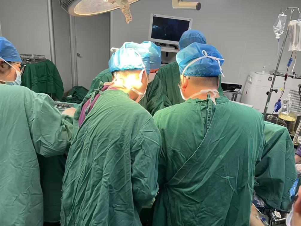 玉林市红十字会医院创伤MDT团队高效协作 成功救治车祸重伤患者